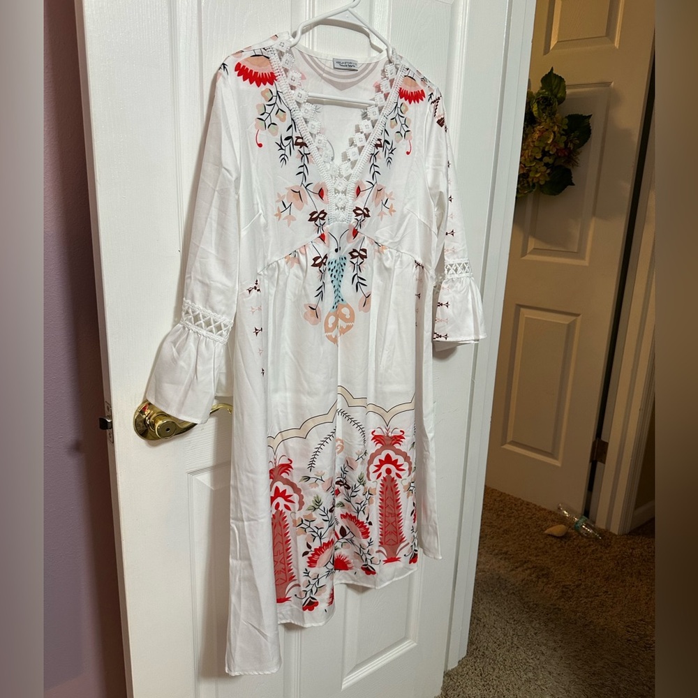 Abela Story + Co Large NWOT White Mini Dress With Lace Details & Colorful Floral - Picture 5 of 6